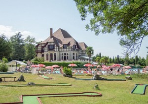 Comfortable home with terrace in a pleasant holiday village