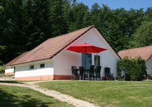 Comfortable home with terrace in a pleasant holiday village