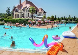 Comfortable home with terrace in a pleasant holiday village