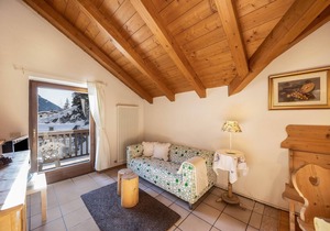 Comfortable Apartment “Eurochalet- S2” close to the Ski Lifts with Mountain View, Wi-Fi & Balcony; Parking Available
