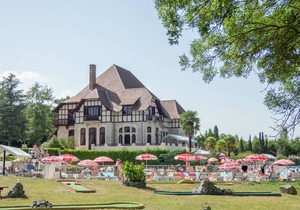 Comfy home with terrace in a holiday village