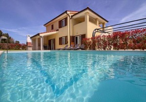 Complex of 2 villas Olivia-Mar, 2 private pools, up to 20 persons only 200m from the beach