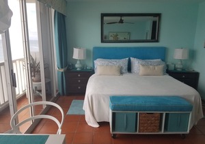 Condado Beachfront Studio, Incredible view, next to Mariott, secure, king bed
