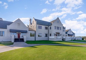 Condo in Legends Golf Course Resort with a great Pub Next Door to the Unit