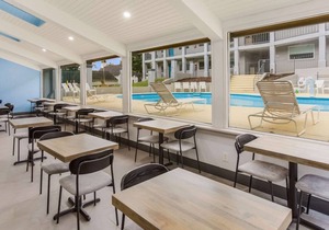 Contemporary Comfort and Convenience! 3 Great Units, Free Parking & Breakfast