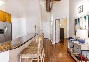 Contemporary Living on Broughton with King Beds & Parking by Lucky Savannah