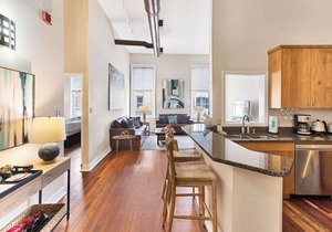 Contemporary Living on Broughton with King Beds & Parking by Lucky Savannah