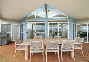 Copacabana Beachside Retreat with Views