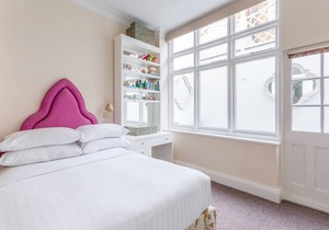 Cornwall Gardens XX by onefinestay