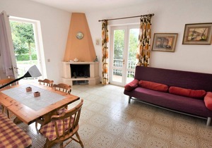 Cosy apartment for 12 guests with WIFI, TV, terrace, pets allowed and parking