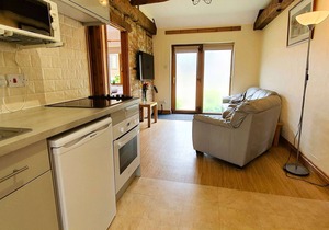 Cosy Dog-Friendly Cottage, Hot Tub & Enclosed Garden – The Victorian Barn Dorset