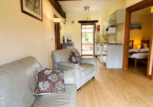 Cosy Dog-Friendly Cottage, Hot Tub & Enclosed Garden – The Victorian Barn Dorset