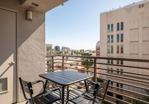Cosy Hollywood 1BR w/Gym, Pool & Spa, nr. Sunset Blvd, by Blueground