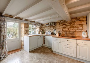 Cotswold stone holiday cottage with a superb garden near Moreton-in-Marsh - Knoll Cottage