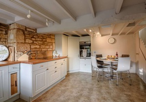 Cotswold stone holiday cottage with a superb garden near Moreton-in-Marsh - Knoll Cottage