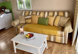 Cottage with 1 Bedroom, 1 Bathroom, Heated solar Pool, Sauna, jacuzzi, Garden