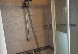 Cottage with 1 Bedroom, 2 Bathroom Heated solar Pool, Sauna, Jacuzzi Garden