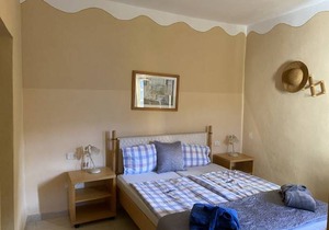 Cottage with 2 Bedrooms.2 Bathrooms, Heated solar Pool, Sauna, Jacuzzi, Garden