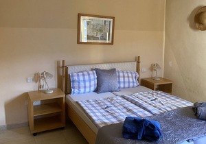 Cottage with 2 Bedrooms.2 Bathrooms, Heated solar Pool, Sauna, Jacuzzi, Garden