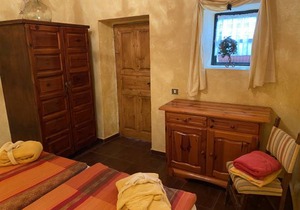 Cottage with 3 Bedrooms, 2 Bathrooms, Heated solar Pool, Sauna, Jacuzzi, Garden