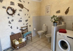 Cottage with 3 Bedrooms, 2 Bathrooms, Heated solar Pool, Sauna, Jacuzzi, Garden