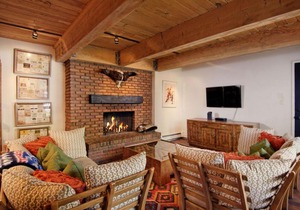 Cottonwoods Unit 1C, Downtown Condo with Upgraded Kitchen & Bathrooms