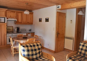 Cozy apartment near lifts with garage, pets allowed