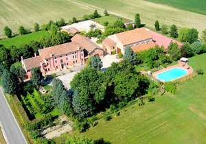 Cozy apartment in a farmhouse in Veneto with shared swimming pool