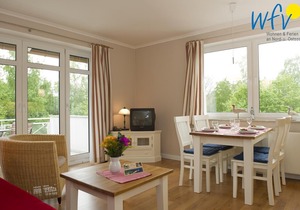 Cozy apartment with large south-facing balcony!