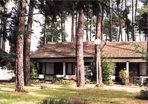 Cozy bungalow with a terrace 5 km away from lake