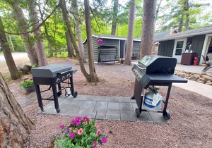 Cozy Cottage: A Lakeside Nook of Comfort and Charm