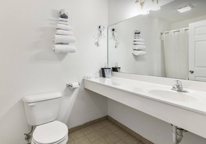 Cozy Double Full Basic Room with Free Parking!