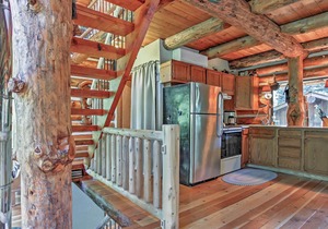 Cozy Easton Cabin w/ Wenatchee Nat'l Forest Views!