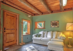 Cozy Easton Cabin w/ Wenatchee Nat'l Forest Views!