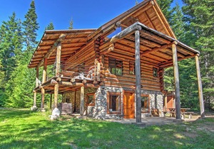 Cozy Easton Cabin w/ Wenatchee Nat'l Forest Views!