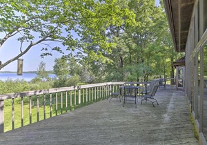 Cozy Expansive Lakefront Getaway with Spacious Deck!