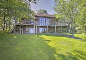 Cozy Expansive Lakefront Getaway with Spacious Deck!