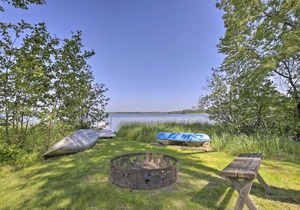 Cozy Expansive Lakefront Getaway with Spacious Deck!