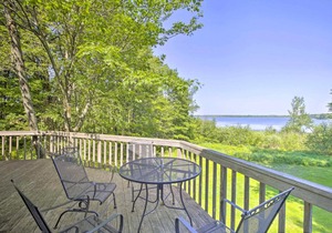 Cozy Expansive Lakefront Getaway with Spacious Deck!