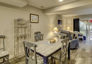 Cozy, Family Friendly,Oriented, close to Coligny Plaza, short walk to beach