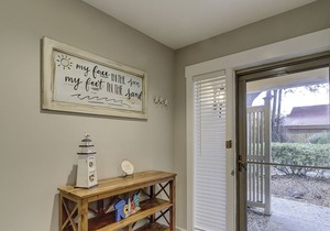 Cozy, Family Friendly,Oriented, close to Coligny Plaza, short walk to beach