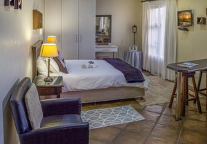 Cozy guest room with double bed, sofa bed and kitchen, near Port Elizabeth