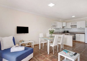 Cozy Holiday Apartment “Apartamento Carla 2A” in Playa San Juan with Sea View