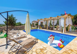 Cozy home in Kosljun with WiFi