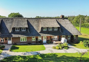 Cozy home in Langenhorn with WiFi