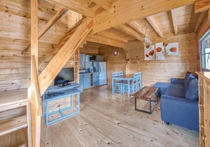 Cozy home in Mscice with kitchen