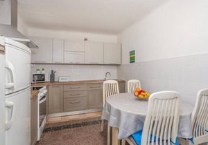 Cozy home in Omisalj with kitchen