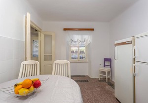 Cozy home in Omisalj with kitchen