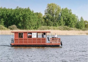 Cozy Ship In Neustrelitz With Wifi