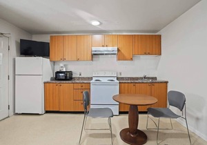 (Cozy studio, 1BED, 1BA, w/kitchen)